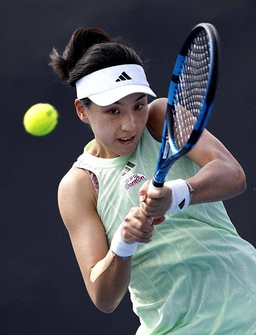 并在比赛间 并在比赛间